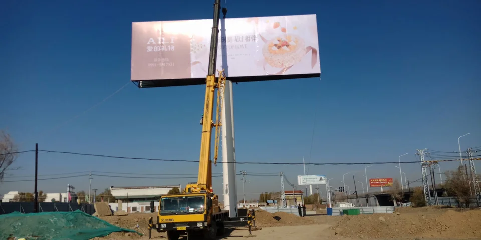 乌昌快速路网架两面高炮资料图片