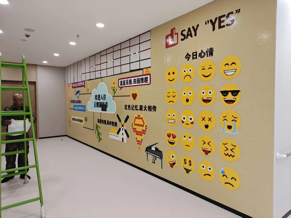 可克达拉天鹅湖生态康养中心门头与展示资料：现场资料照片（第6张）