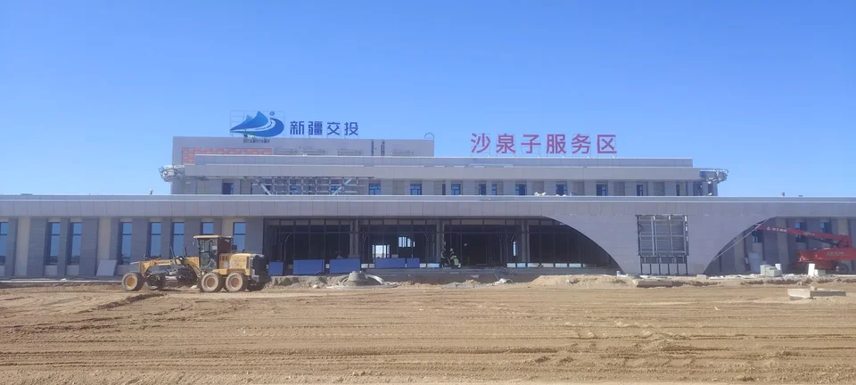 新疆交投沙泉子服务区发光标识:现场资料照片(第1张)