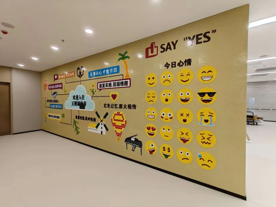 可克达拉天鹅湖生态康养中心门头与展示资料：现场资料照片（第3张）